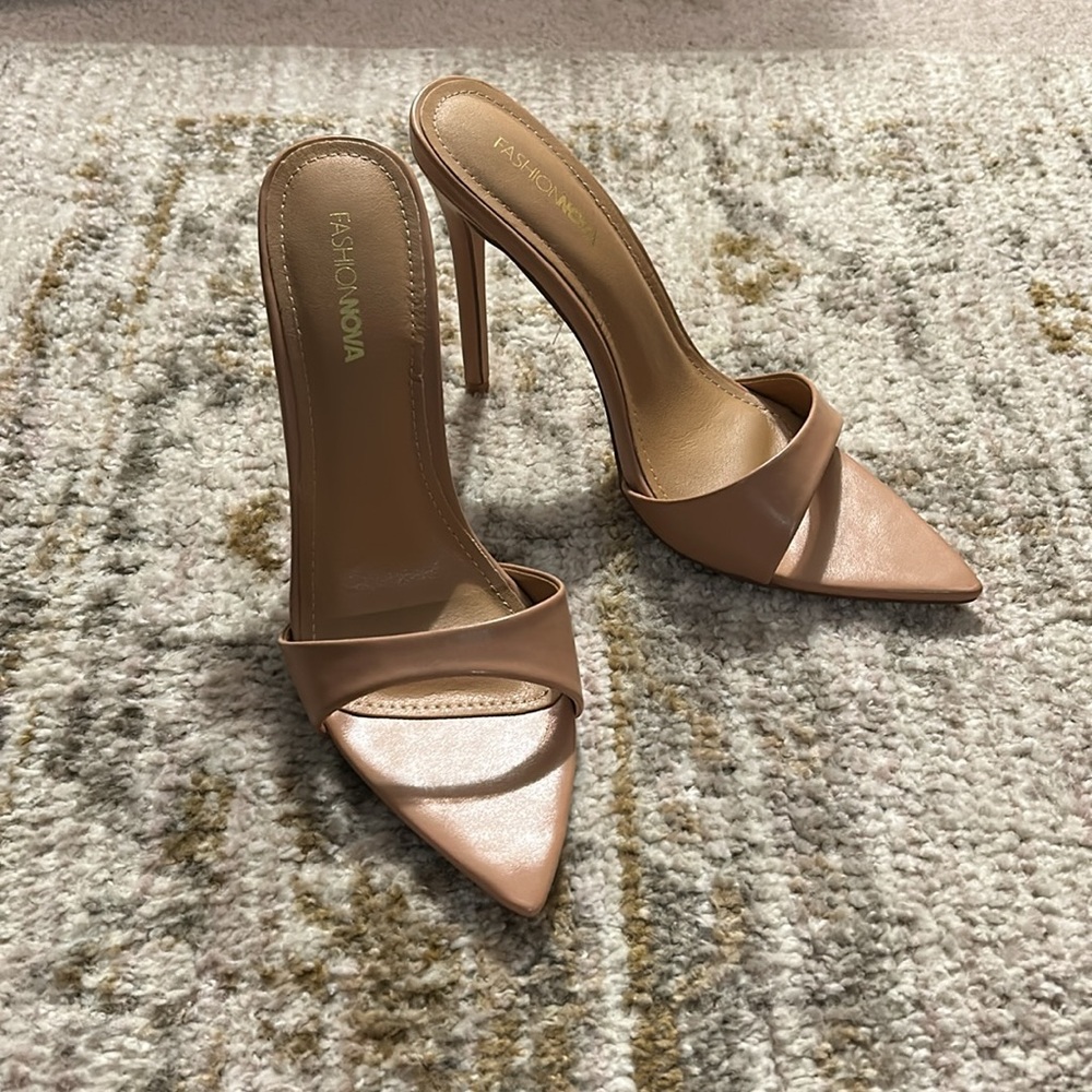 Elegant Tan Women's Slides
